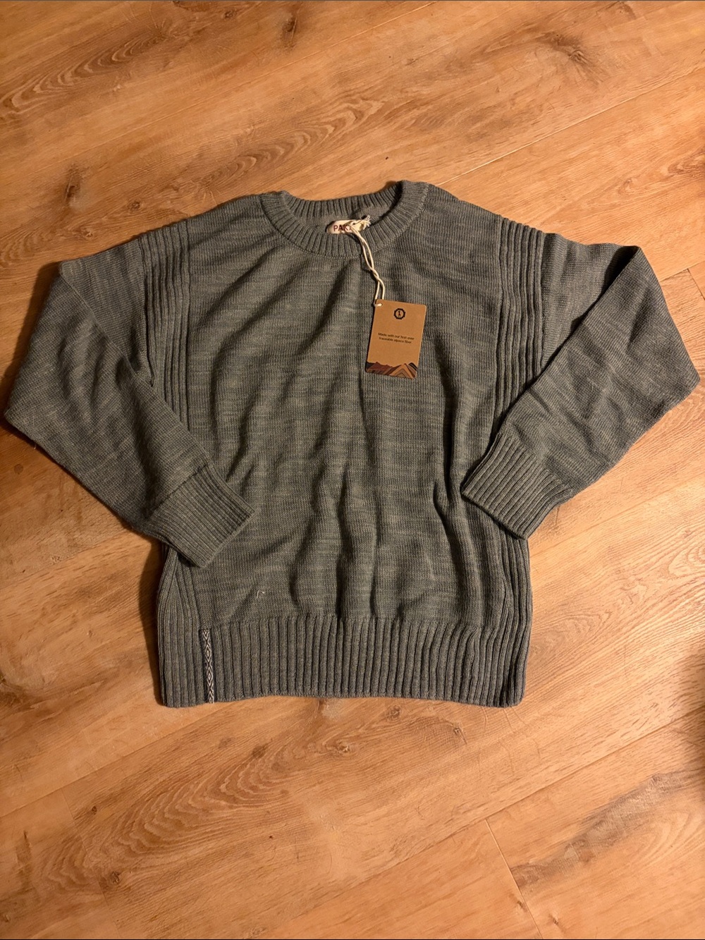 Paka women’s original crew brand new sky blue medium